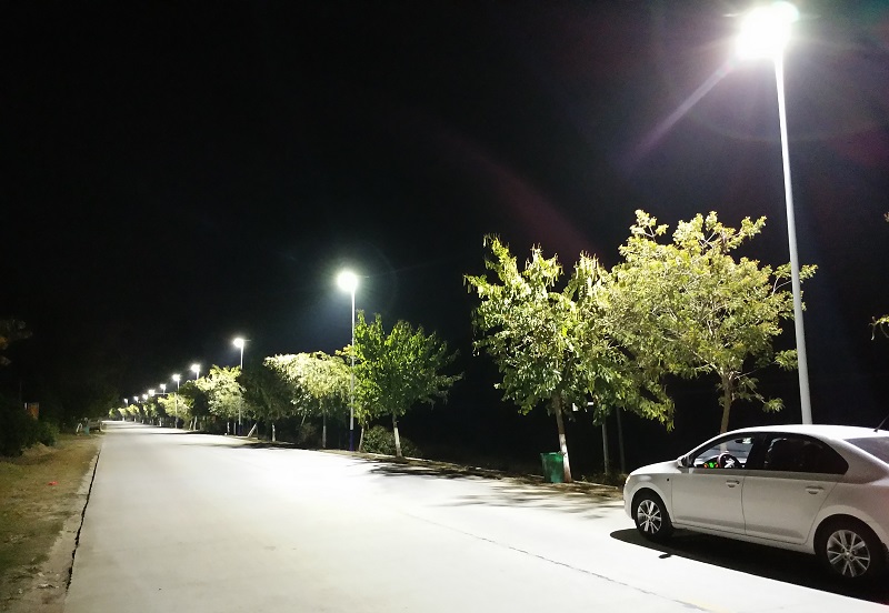 分體式太陽能路燈的部件更換教程